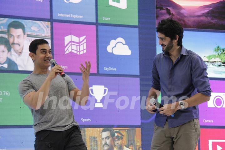 Aamir Khan and Gaurav Kapoor promotes film Talaash with Microsoft Windows 8