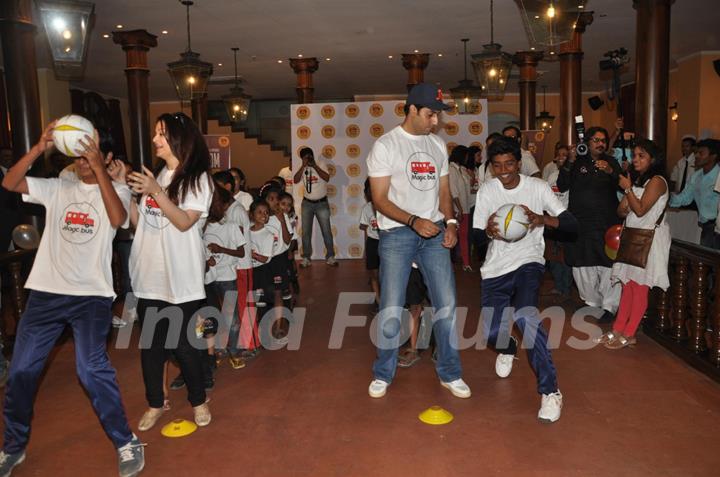 Abhishek, Aishwarya Bachchan At Magic Bus Event