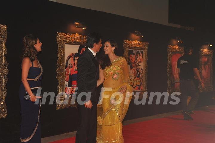 Gauri Khan, Shahrukh Khan and Preity Zinta at Red Carpet for premier of film Jab Tak Hai Jaan