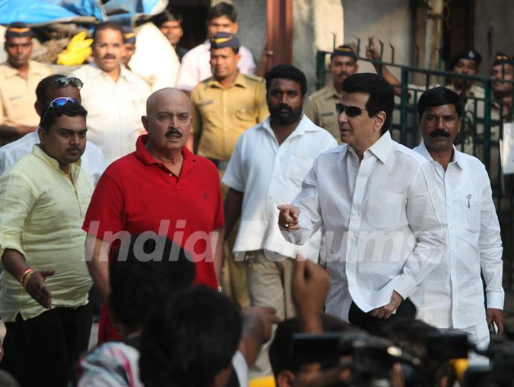 Rakesh Roshan and Jeetendra visit 'Matoshree' to see ailing Bal Saheb Thackeray