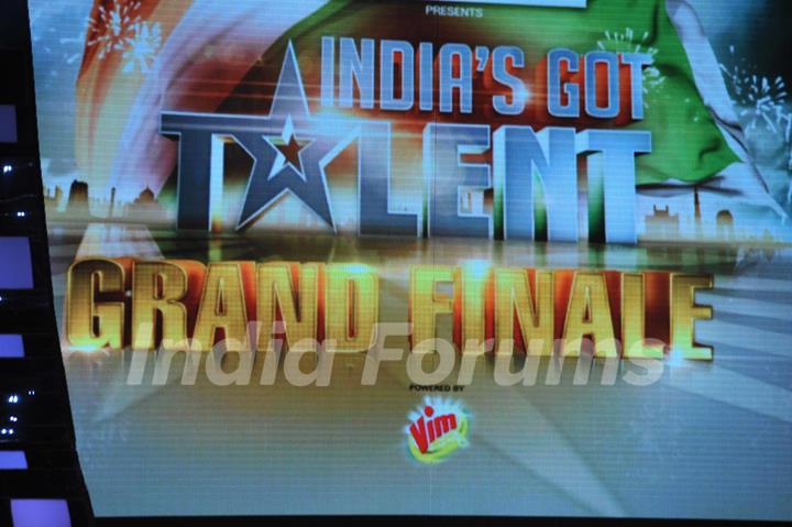 sets of India's Grand Finale shoot of India's Got Talent during the promotion of their film Jab Tak Hai Jaan