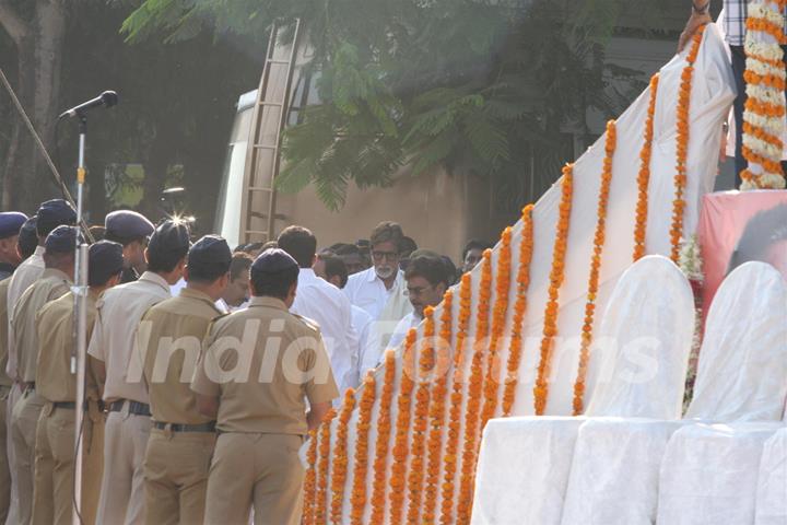 Amitabh Bachchan at Funeral of Shiv Sena Supremo Balasaheb Thackeray