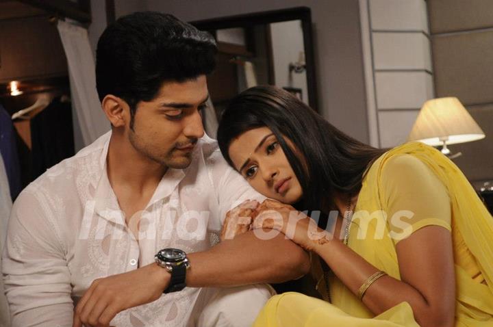 Gurmeet Choudhary & Kratika Sengar