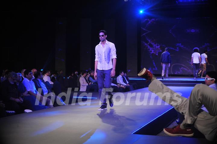 'Live Fashionably' Fashion Show