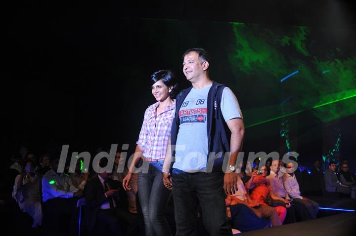 Mandira Bedi with husband Raj Kaushal at 'Live Fashionably' Fashion Show