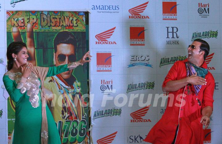 Akshay Kumar and Asin at a promotional event of  their  film ''Khiladi 786''