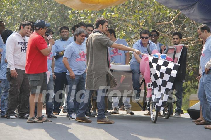 Imran Khan flags off the India’s first RedBull Soapbox Race 2012 in Mumbai