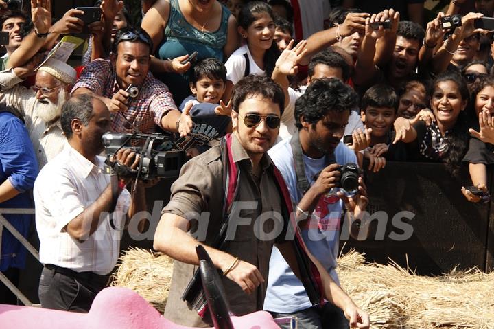 Imran Khan flags off the India’s first RedBull Soapbox Race 2012 in Mumbai