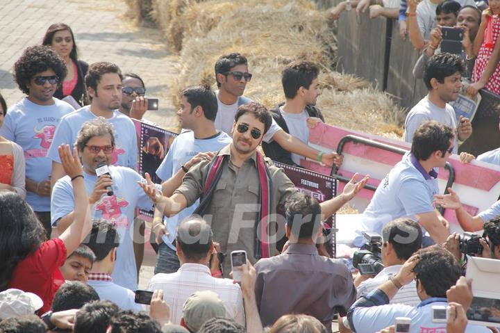 Imran Khan flags off the India’s first RedBull Soapbox Race 2012 in Mumbai