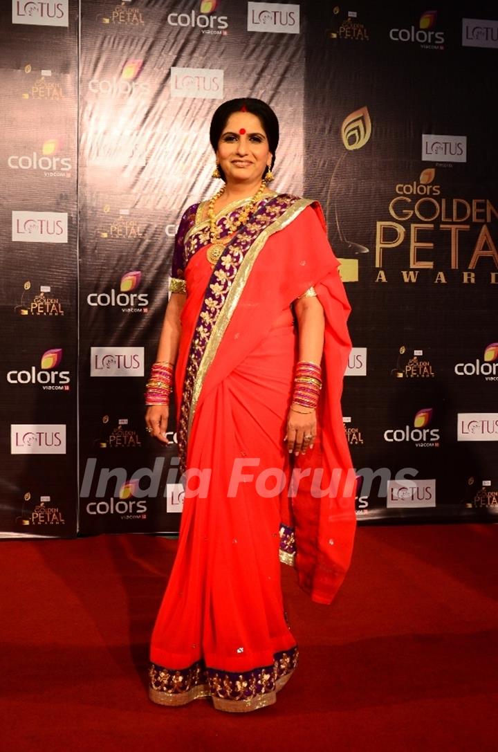 Nimisha Varkhi as Manoranjan of Sasural Simar Ka at Colors Golden Petal Awards Red Carpet Moments