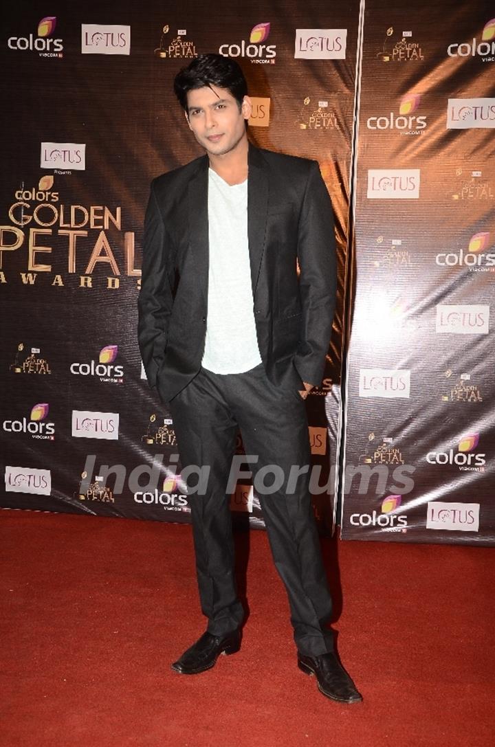 Siddharth Shukla as Shiv of Balika Vadhu at Colors Golden Petal Awards Red Carpet Moments