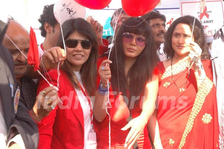 Rakhi Sawant joins to support the cause of HIV/AIDS awreness rally of Dr. Sunita Dube