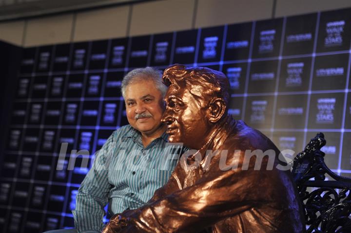 Waheeda Rehman unveils Dev Anand's statue at UTVSTARS' Walk of the Stars