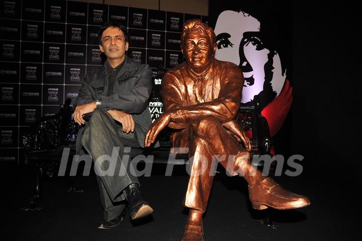 Waheeda Rehman unveils Dev Anand's statue at UTVSTARS' Walk of the Stars