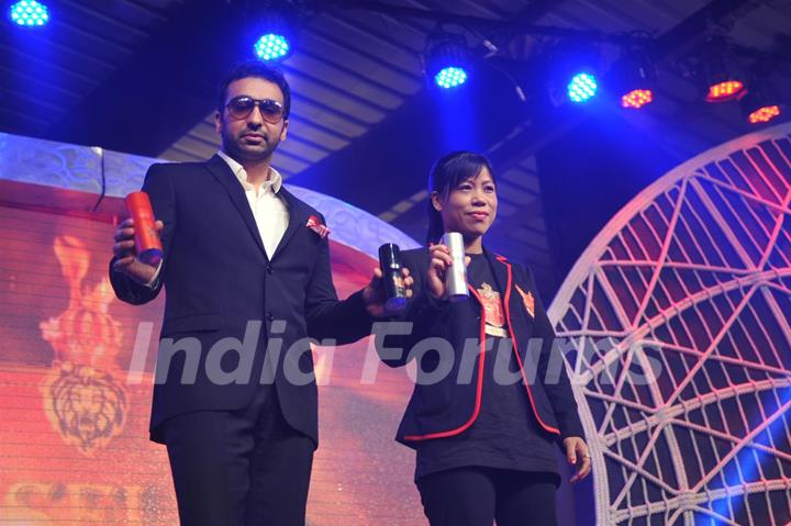 Mary Kom & Raj Kundra launch SFL deo