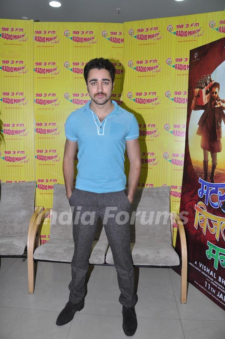 Matru ki Bijlee ka Mandola' Mirchi Music Premiere at Radio Mirchi studio