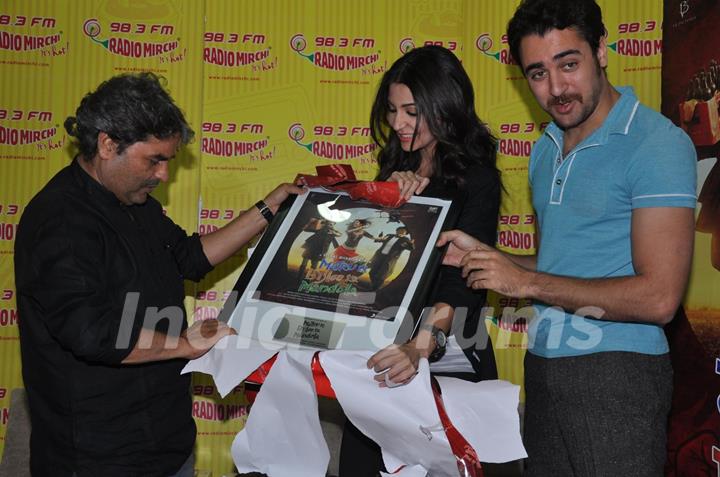 Matru ki Bijlee ka Mandola' Mirchi Music Premiere at Radio Mirchi studio