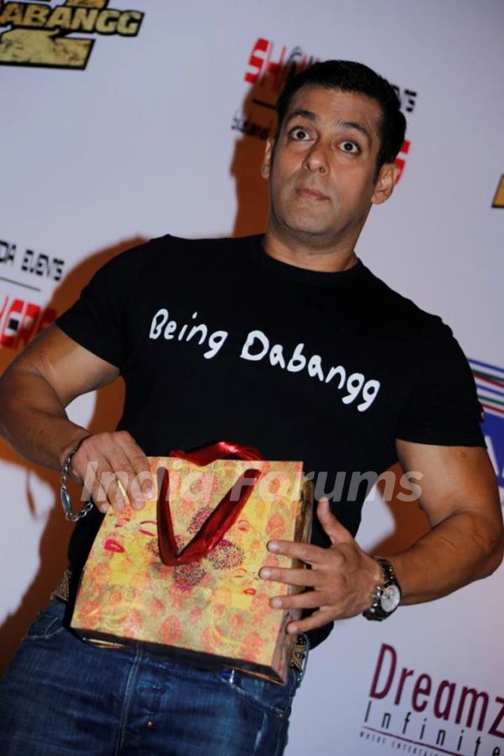 Bollywood actor Salman Khan campaigning charity and Promotion of Dabangg 2 in Hyderabad.