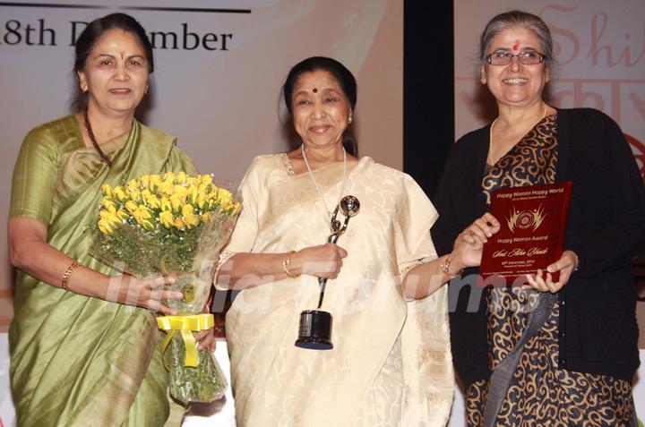 Asha Bhosle receiving award from Justice Gyan Sudha Misra and Justice Ranjana Desai on &quot;Happy Woman's Day&quot; celebration at Balayogi Auditorium at Parliament House in New Delhi. (Photo: IANS/Amlan)