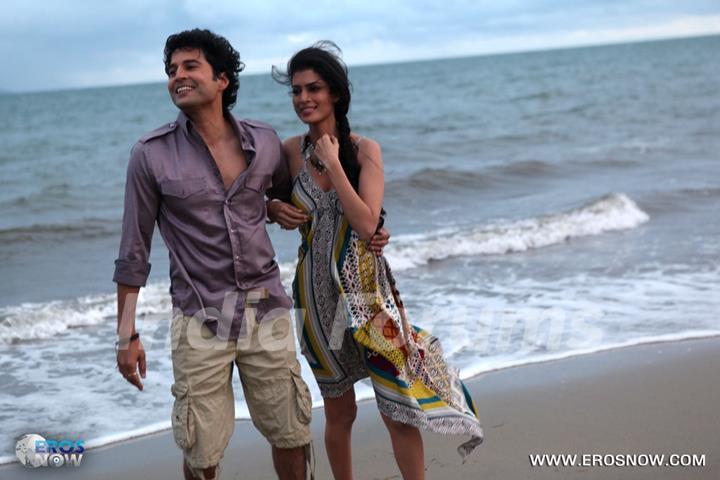 A still of Tena Desae with Rajeev Khandelwal from the movie Table No. 21