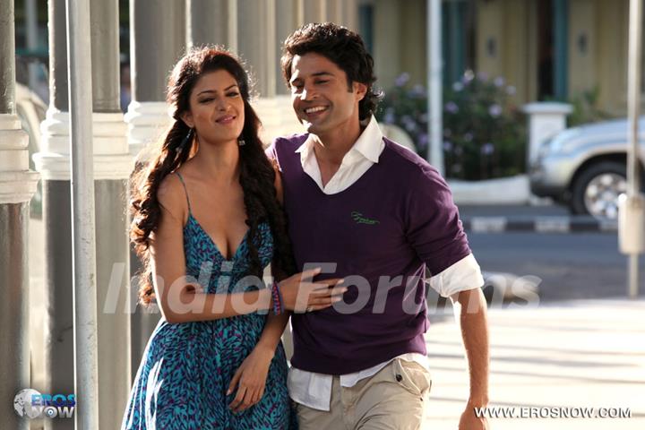 A still of Tena Desae with Rajeev Khandelwal from the movie Table No. 21