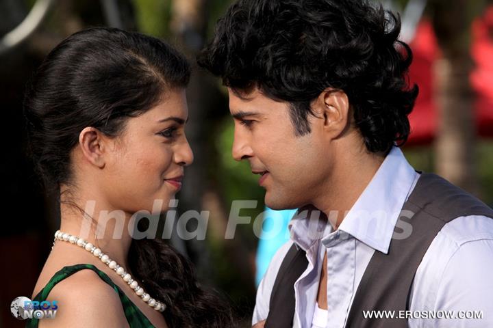 A still of Tena Desae with Rajeev Khandelwal from the movie Table No. 21