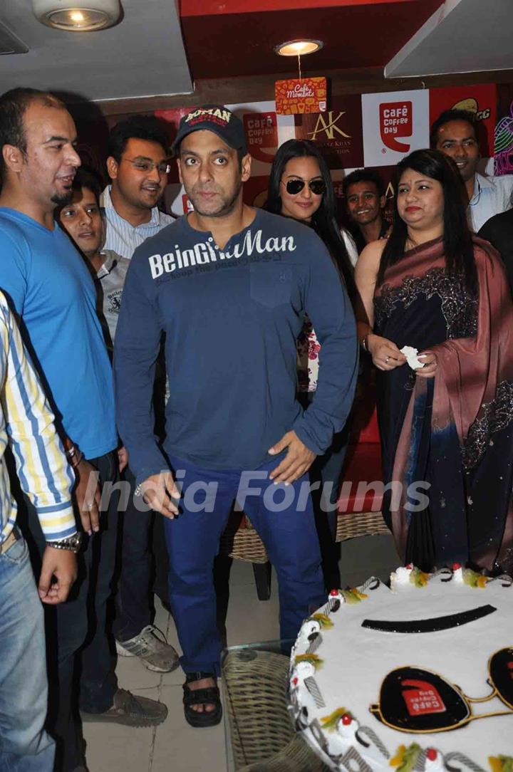 Salman Khan and Sonakshi Sinha at film DABANGG 2 promotions at Cafe Coffee Day