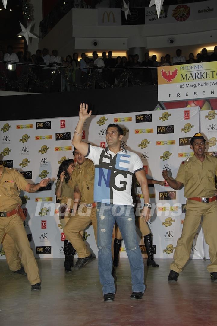 Dabangg 2 Movie Premiere