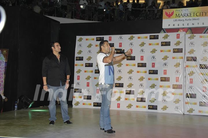 Dabangg 2 Movie Premiere