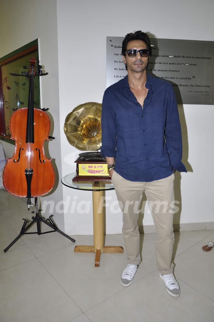 Arjun Rampal promote Inkaar on Radio Mirchi and Radio City