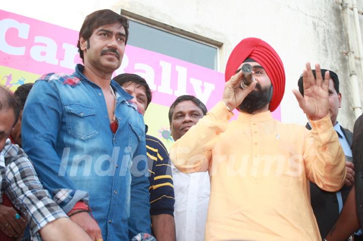 Ajay Devgan flag-off Mulund Vintage car rally