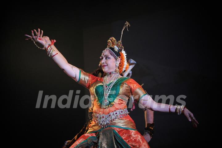 Hema Malini performs during a tribute to her mother Jaya Chakravarthy