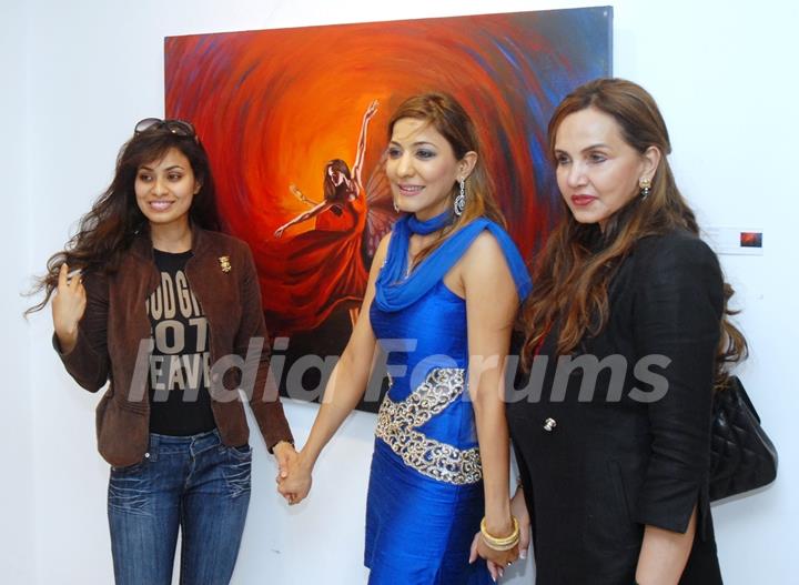 Sunita Wadhawan inaugurated painting exhibition