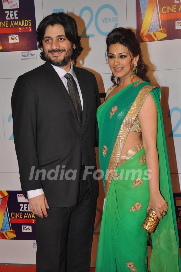 Sonali Bendre with husband Goldie Behl at Zee Cine Awards 2013