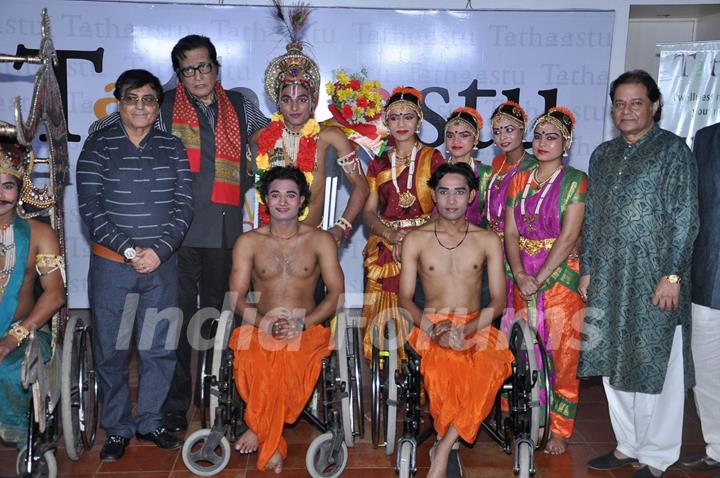 Bollywodd actor Manoj Kumar with bhajan singer Anup Jalota at the launch of magazine Tathaastu in Bandra, Mumbai.