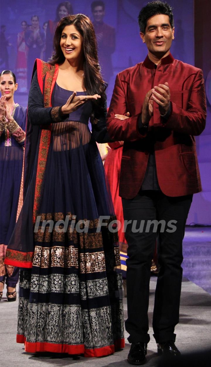 (L to R) Bollywood actress Shilpa Shetty with fashion designer Manish Malhotra at the inauguration of the 56th All India Congress of Obstetrics and Gynecology (AICOG) fashion show by Manish Malhotra in Mumbai.