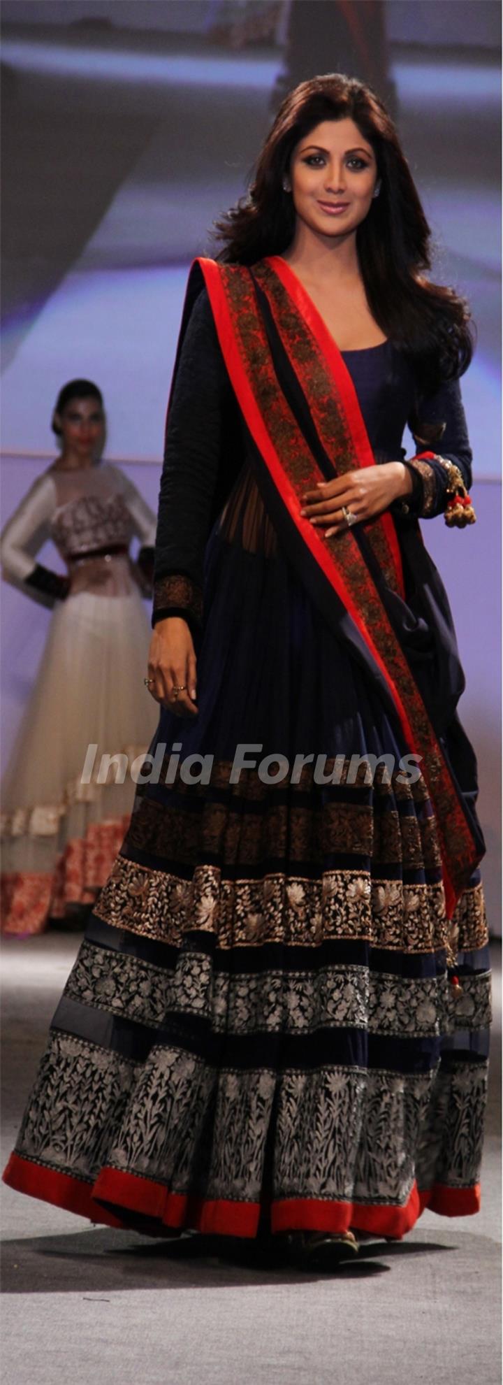 Bollywood actress Shilpa Shetty at the inauguration of the 56th All India Congress of Obstetrics and Gynecology (AICOG) fashion show by Manish Malhotra in Mumbai.