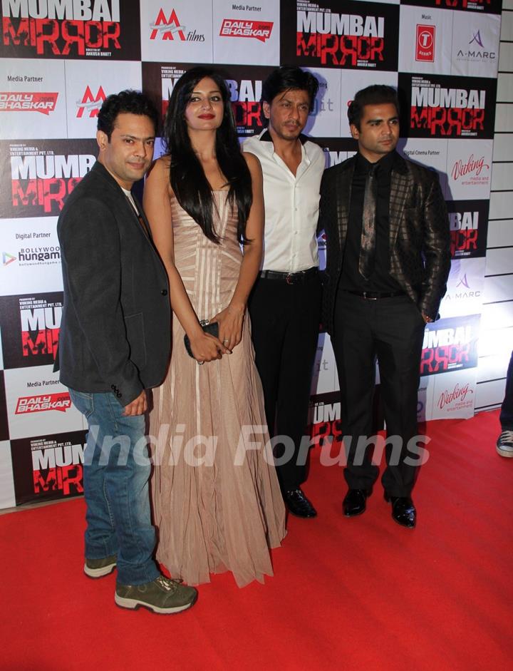 Bollywood actors Shah Rukh Khan, Sachin Joshi and Vimla Raman at film Mumbai Mirror premiere in PVR Cinemas, Juhu, Mumbai.