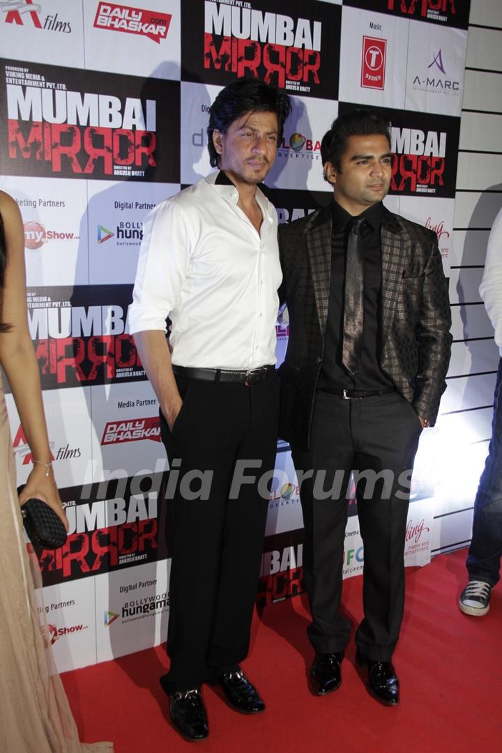 Bollywood actors Shah Rukh Khan and Sachin Joshi at film Mumbai Mirror premiere in PVR Cinemas, Juhu, Mumbai.