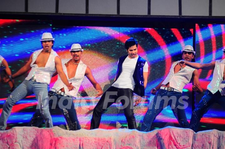 Celeb performaning at COLORS Screen Awards