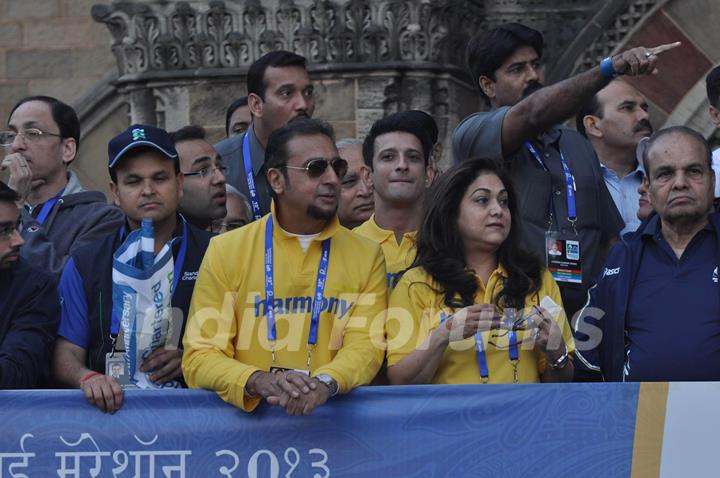 Gulshan Grover, Sharman Joshi and Tina Ambani at the Standard Chartered Mumbai Marathon