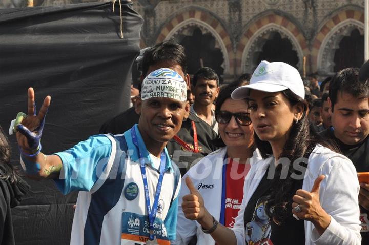 Bollywood Actors runing in 10th.anniversary Standard Charted Mumbai Marathon 2013