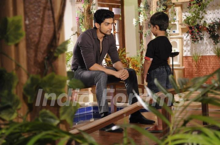 A scene from Punar Vivah featuring Gurmeet Divyam