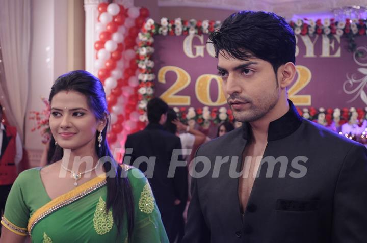 Gurmeet Choudhary and Kratika Sengar in Punar Vivah