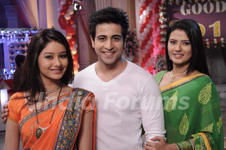 Leena Jumani, Dishank Arora and Kratika Sengar in Punar Vivah