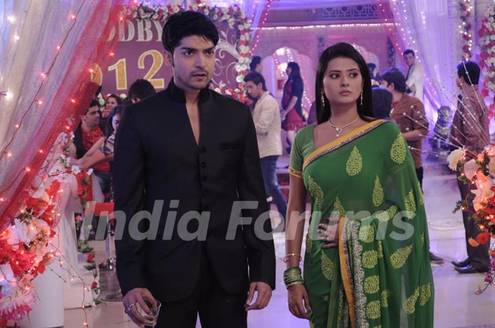 Gurmeet Choudhary and Kratika Sengar in Punar Vivah