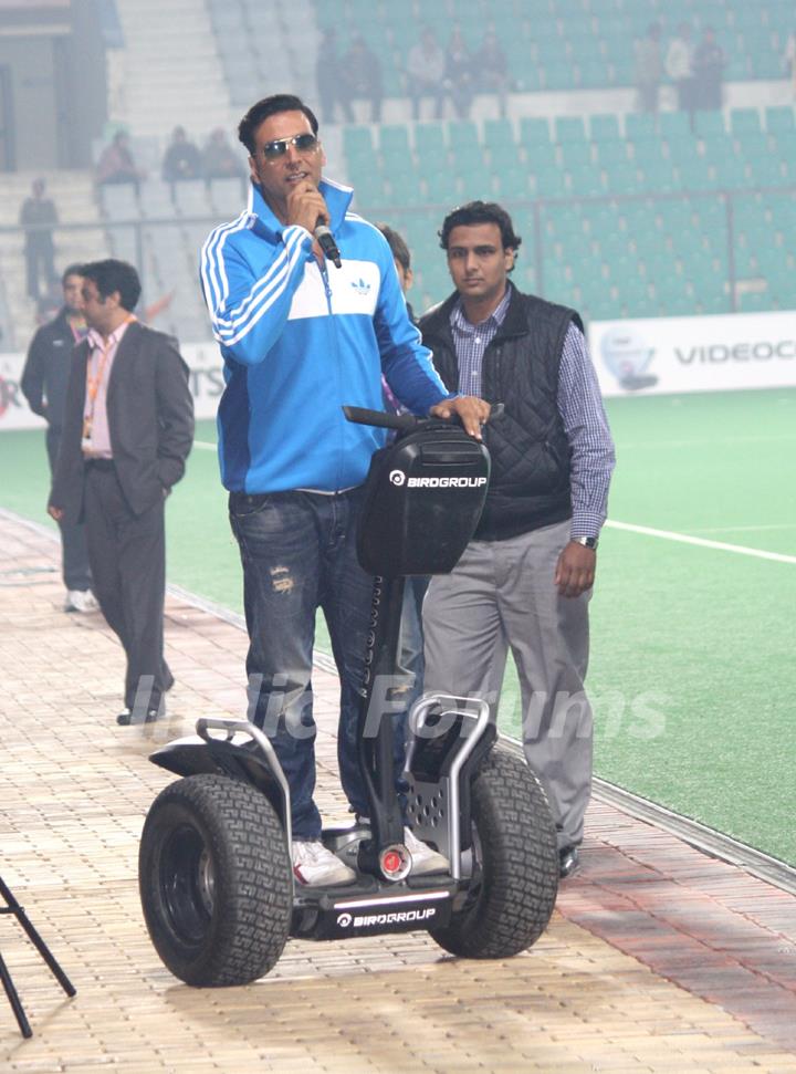 New Delhi, 29 Jan 2013 - Akshay Kumar at the match between Delhi Waveriders and Jaypee Panjab warriors at Hero Hockey India League in New Delhi. (Photo: IANS/Amlan)