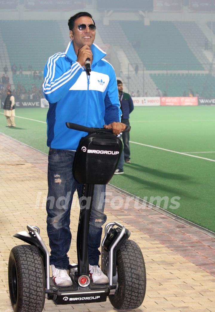 New Delhi, 29 Jan 2013 - Akshay Kumar at the match between Delhi Waveriders and Jaypee Panjab warriors at Hero Hockey India League in New Delhi. (Photo: IANS/Amlan)