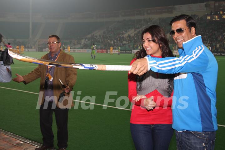 New Delhi, 29 Jan 2013 - Akshay Kumar at the match between Delhi Waveriders and Jaypee Panjab warriors at Hero Hockey India League in New Delhi. (Photo: IANS/Amlan)