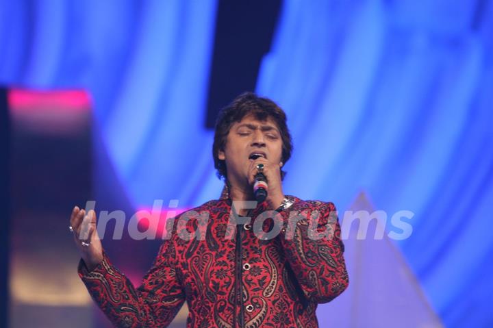 Amitabh Bachchan performs at the Global Sounds Of Peace Concert